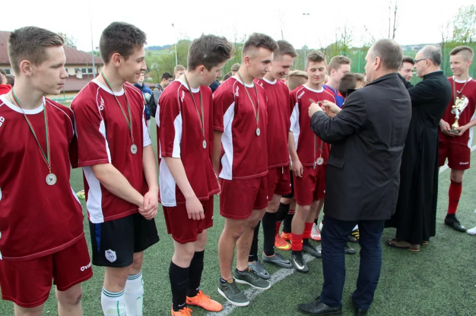 Mistrzostwa gminy w piłce nożnej chłopców i dziewcząt  z roczników 2003/04/05 - zdjęcie 20