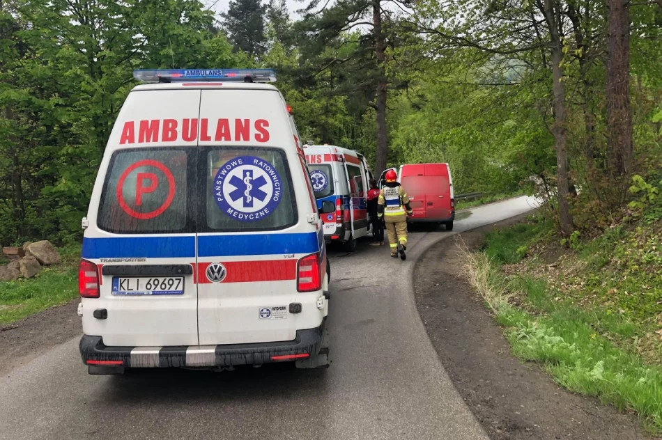 Zderzenie dostawczego Forda z Mercedesem - zdjęcie 3