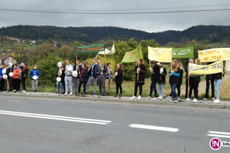 Szkolna profilaktyka uzależnień: wyszli na ulice i apelowali do kierowców - zdjęcie 2