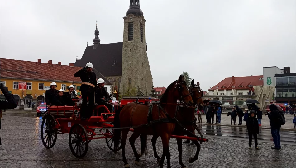 Rekonstrukcja historycznej akcji gaśniczej na limanowskim rynku oraz zawodów strażackich w Limanowej - zdjęcie 1