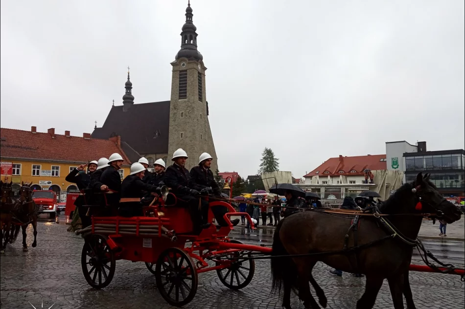 Rekonstrukcja historycznej akcji gaśniczej na limanowskim rynku oraz zawodów strażackich w Limanowej - zdjęcie 5