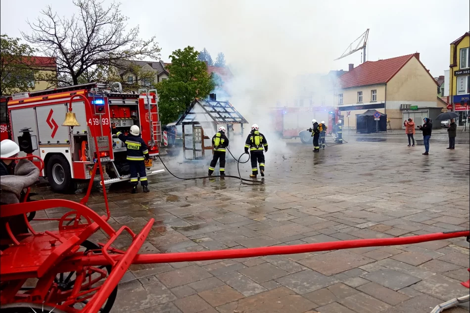 Rekonstrukcja historycznej akcji gaśniczej na limanowskim rynku oraz zawodów strażackich w Limanowej - zdjęcie 8