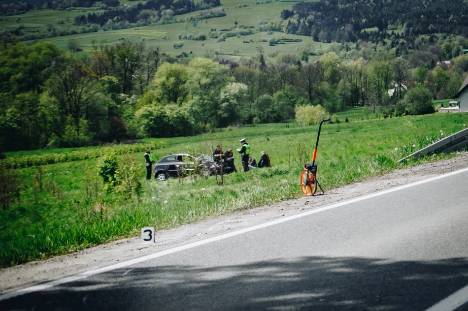 18-latek stracił panowanie nad pojazdem, do szpitala trafił 20-latek - zdjęcie 2