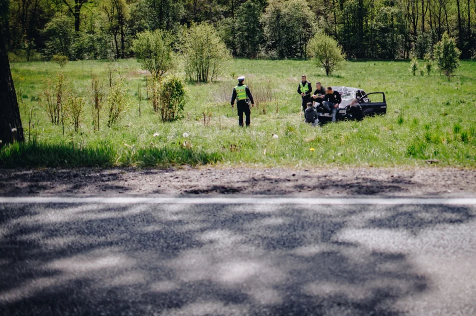 18-latek stracił panowanie nad pojazdem, do szpitala trafił 20-latek - zdjęcie 3