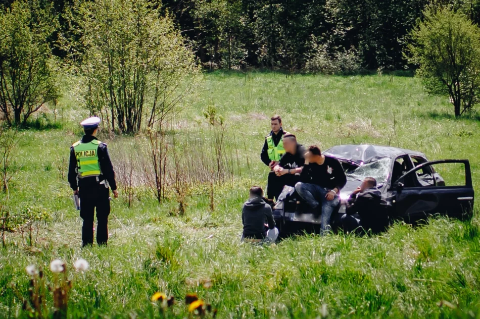 18-latek stracił panowanie nad pojazdem, do szpitala trafił 20-latek - zdjęcie 5