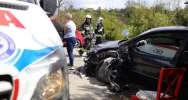 Zderzenie dwóch aut, cztery osoby zabrane do szpitala - zdjęcie 2