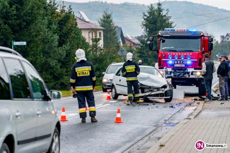 Zderzenie dwóch aut. 29-latka nie ustąpiła pierwszeństwa - zdjęcie 3