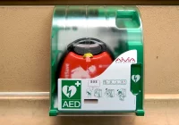 Defibrylatory w miejscach publicznych ratują życie – wkrótce także w naszym mieście - zdjęcie główne