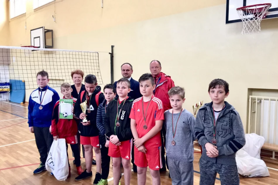 Mistrzostwa gminy w piłce nożnej chłopców i dziewczat ur. 2006 i młodszych - zdjęcie 2