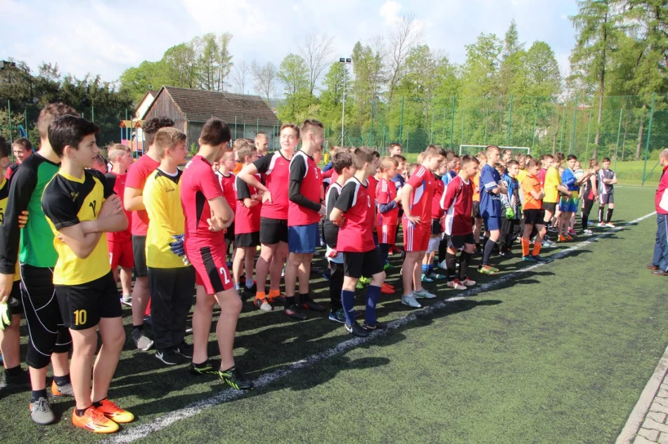 Mistrzostwa gminy w piłce nożnej chłopców i dziewczat ur. 2006 i młodszych - zdjęcie 3