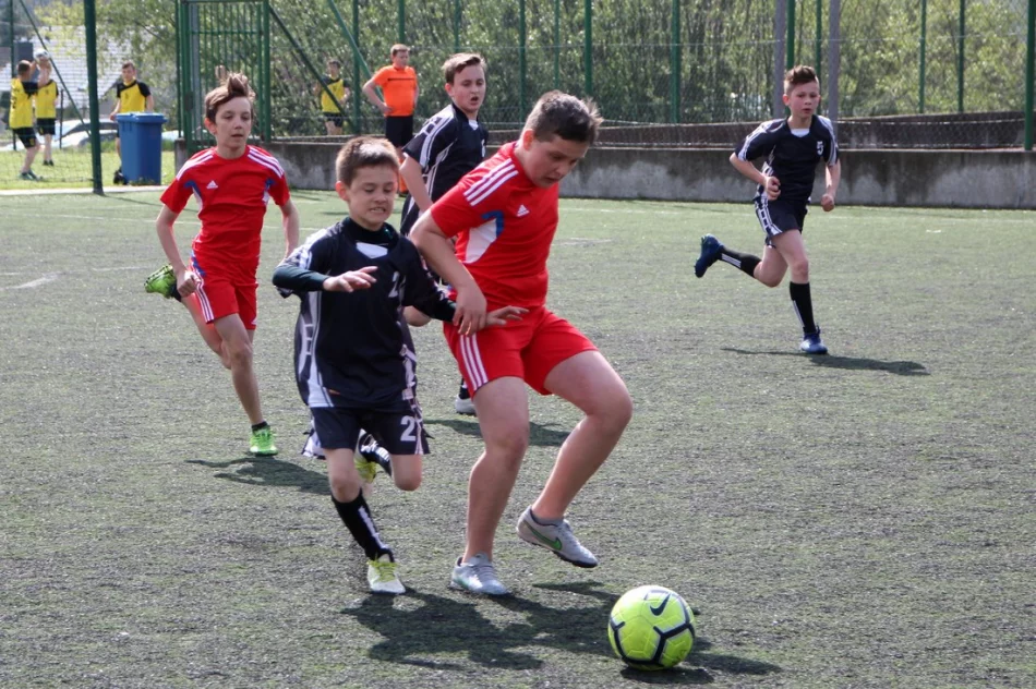 Mistrzostwa gminy w piłce nożnej chłopców i dziewczat ur. 2006 i młodszych - zdjęcie 10