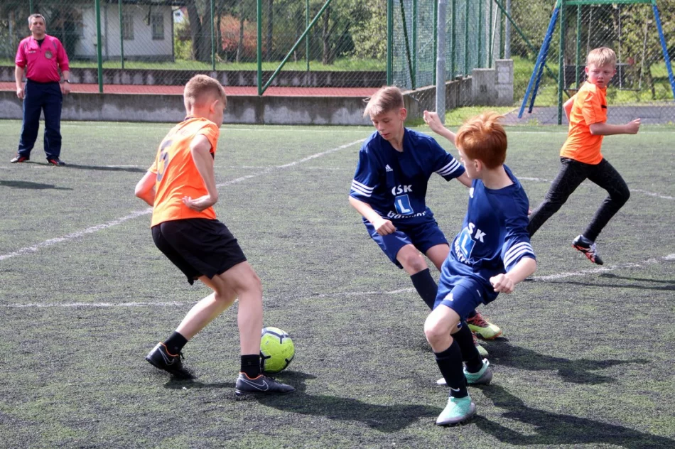 Mistrzostwa gminy w piłce nożnej chłopców i dziewczat ur. 2006 i młodszych - zdjęcie 13