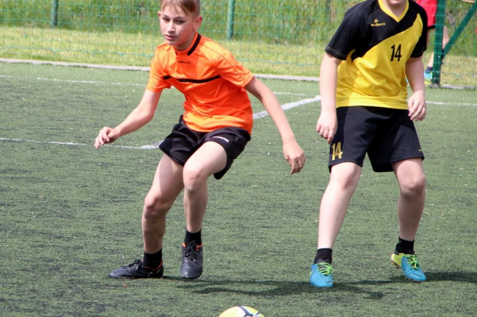 Mistrzostwa gminy w piłce nożnej chłopców i dziewczat ur. 2006 i młodszych - zdjęcie 15