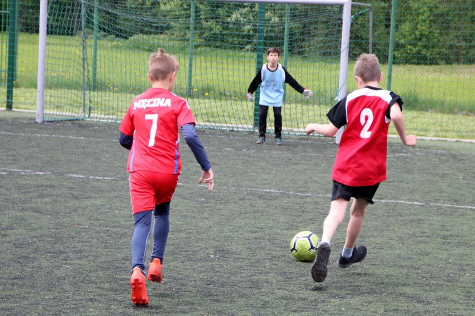 Mistrzostwa gminy w piłce nożnej chłopców i dziewczat ur. 2006 i młodszych - zdjęcie 17