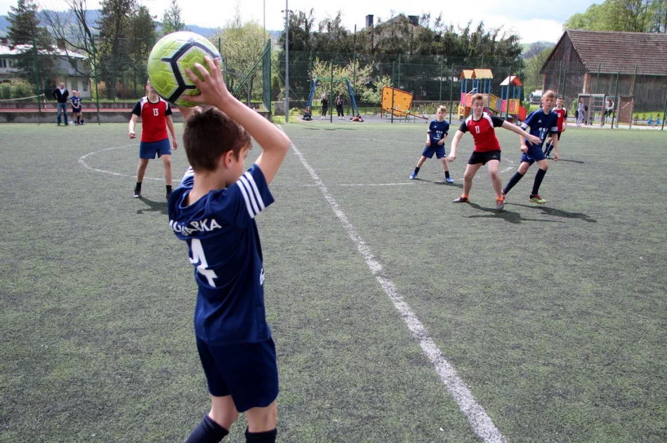 Mistrzostwa gminy w piłce nożnej chłopców i dziewczat ur. 2006 i młodszych - zdjęcie 18