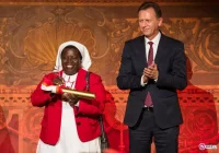 Pomagam im z powrotem 'pozszywać' marzenia - zdjęcie główne