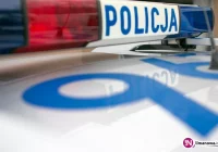 7 weekendowych kolizji. Auto uderzyło w barierę i z mostu wpadło do rzeki - zdjęcie główne