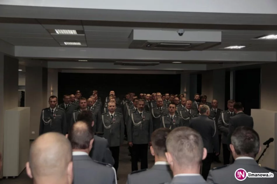 Komendant wśród wyróżnionych funkcjonariuszy - zdjęcie 3