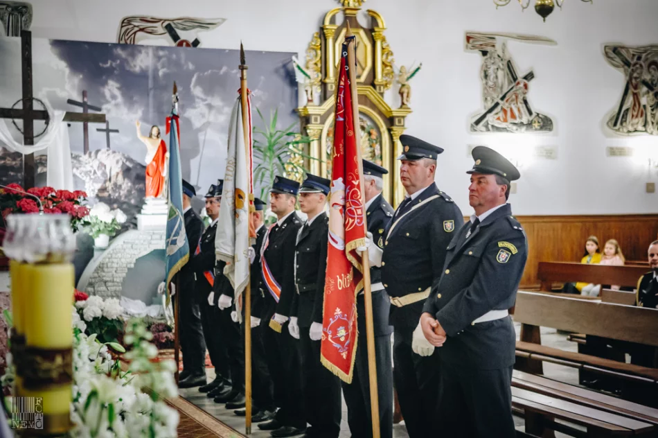 Uroczyste przekazanie wozu strażackiego dla OSP w Słopnicach Górnych - zdjęcie 3