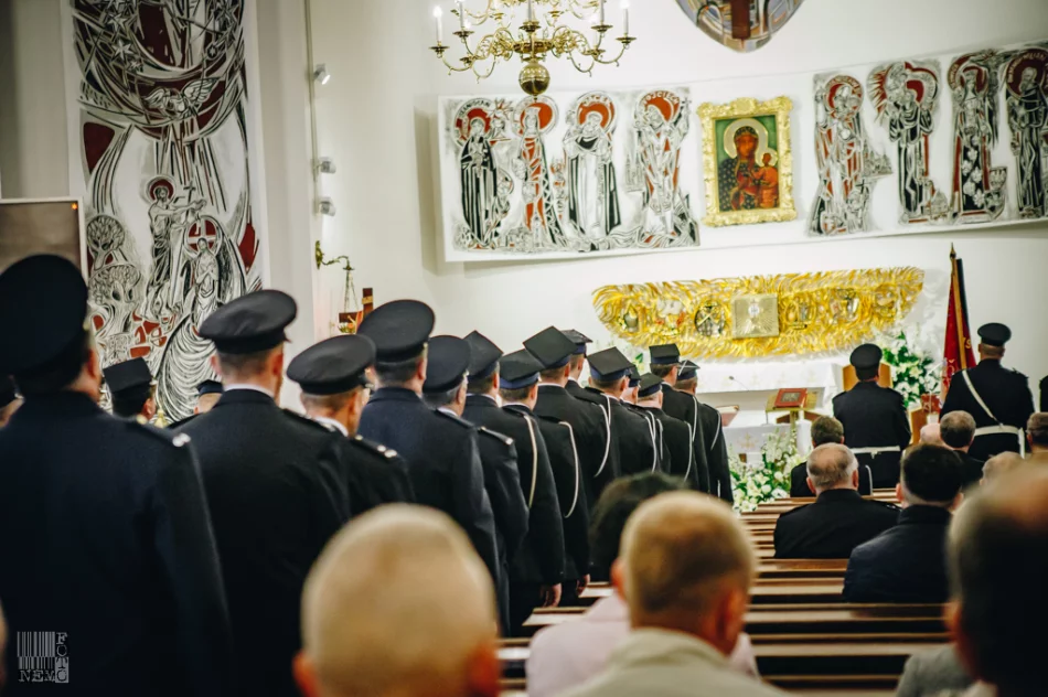 Uroczyste przekazanie wozu strażackiego dla OSP w Słopnicach Górnych - zdjęcie 7