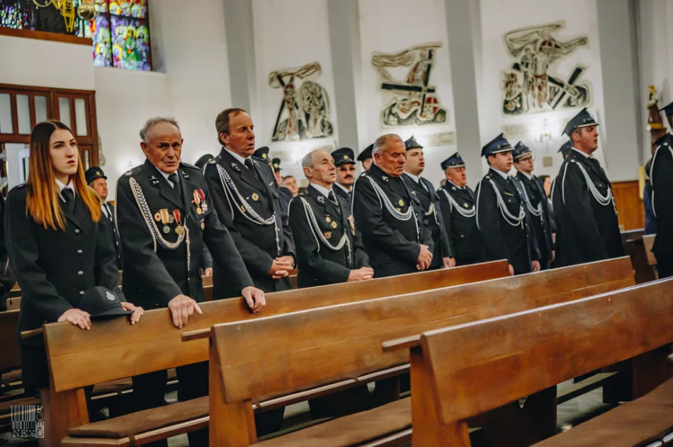 Uroczyste przekazanie wozu strażackiego dla OSP w Słopnicach Górnych - zdjęcie 9
