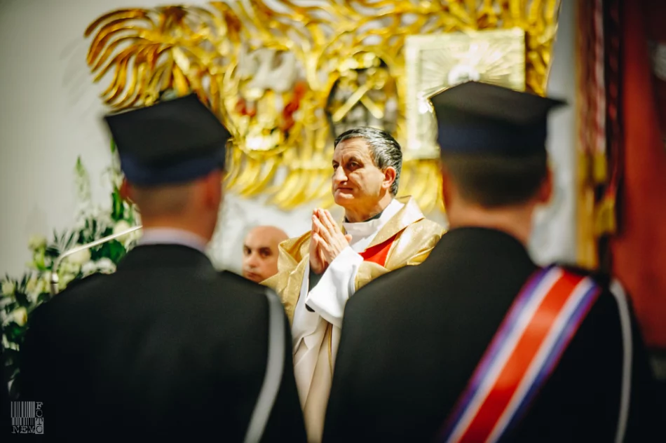 Uroczyste przekazanie wozu strażackiego dla OSP w Słopnicach Górnych - zdjęcie 12