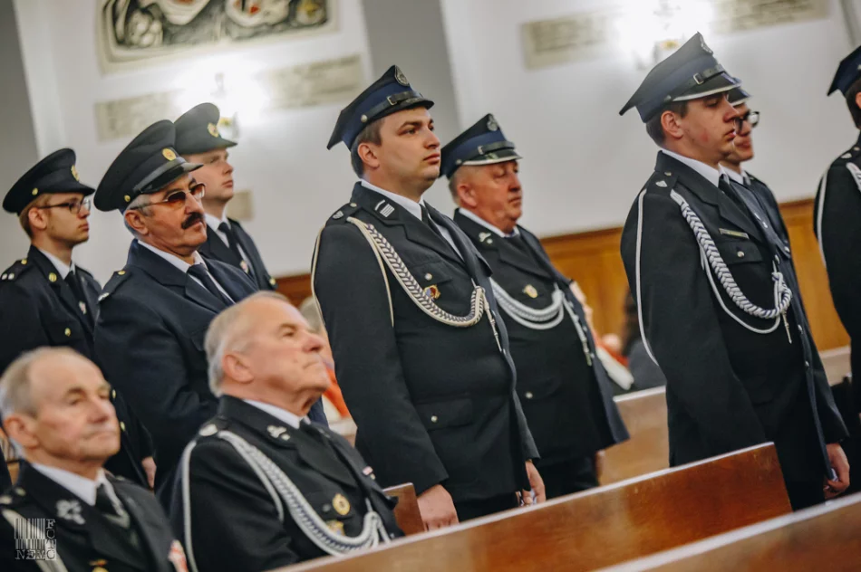 Uroczyste przekazanie wozu strażackiego dla OSP w Słopnicach Górnych - zdjęcie 15