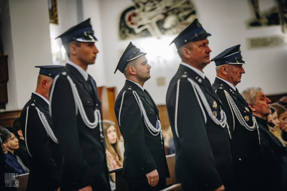 Uroczyste przekazanie wozu strażackiego dla OSP w Słopnicach Górnych - zdjęcie 16