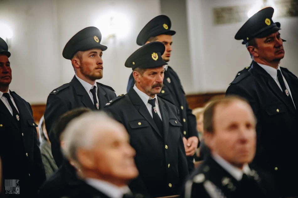 Uroczyste przekazanie wozu strażackiego dla OSP w Słopnicach Górnych - zdjęcie 17