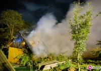 Spłonął budynek mieszkalny - zdjęcie główne