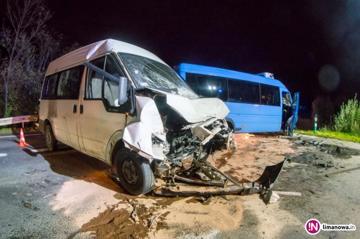 Zderzenie dwóch busów. Trzy osoby w szpitalu