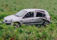 Dachowało Renault, dwie kobiety trafiły do szpitala - zdjęcie główne