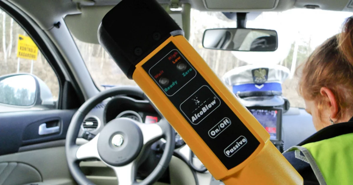 Samochód w rowie, 70-latek miał blisko 2 promile