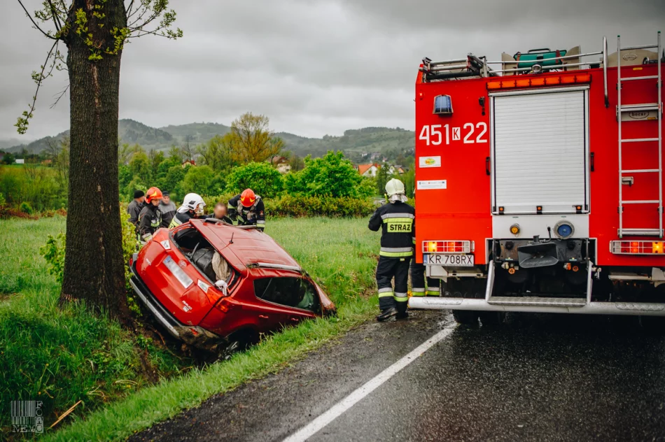 Policja szuka kierowcy, który przyczynił się do dachowania innego pojazdu - zdjęcie 3