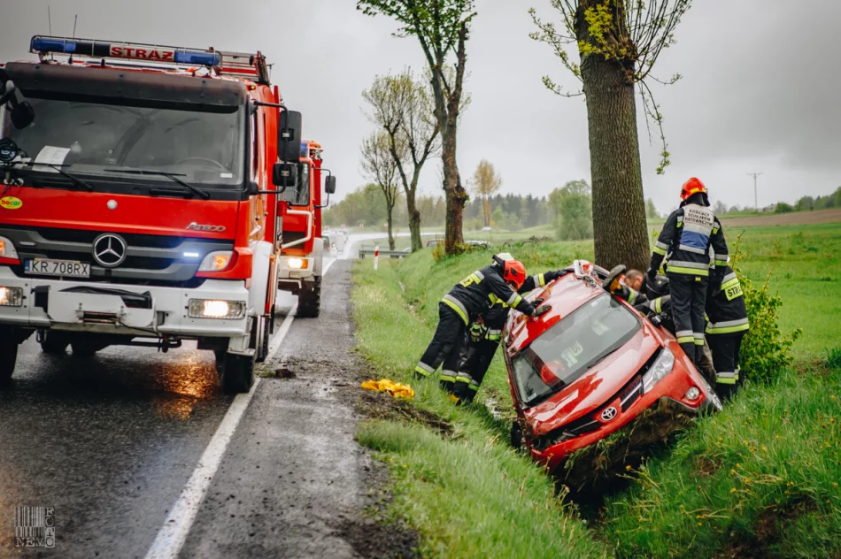 Policja szuka kierowcy, który przyczynił się do dachowania innego pojazdu - zdjęcie 4