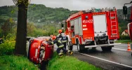 Policja szuka kierowcy, który przyczynił się do dachowania innego pojazdu - zdjęcie 5