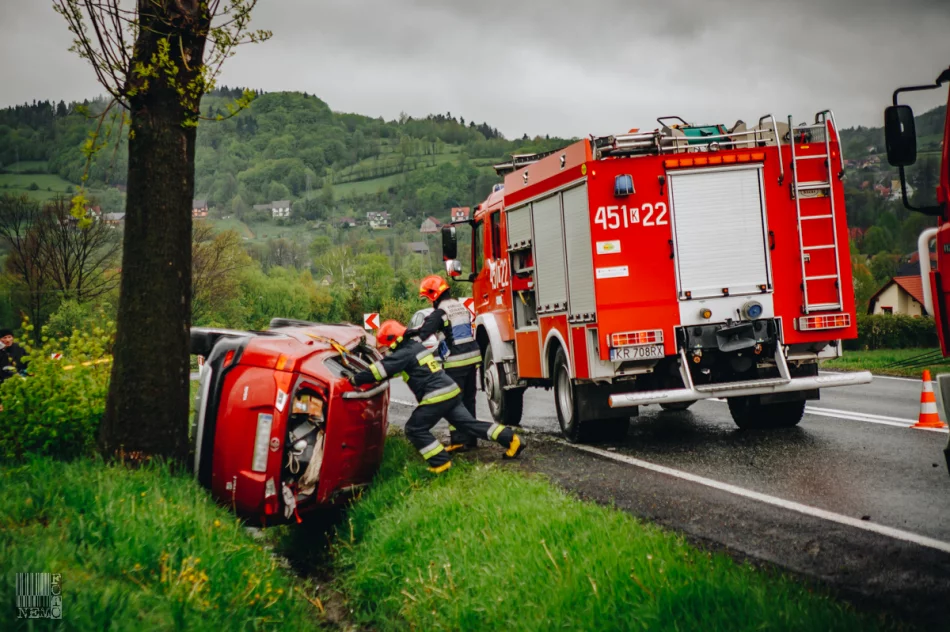 Policja szuka kierowcy, który przyczynił się do dachowania innego pojazdu - zdjęcie 5