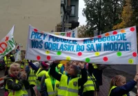 Przy pogodzie, niepogodzie, noś odblaski bo są w modzie! - zdjęcie główne