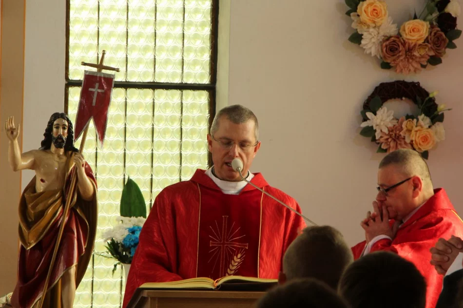 Nadanie Sztandaru Szkole w Rupniowie oraz rozstrzygnięcie Konkursu Wiedzy o Patronie - zdjęcie 2