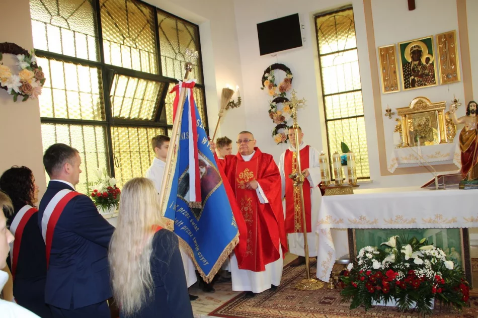 Nadanie Sztandaru Szkole w Rupniowie oraz rozstrzygnięcie Konkursu Wiedzy o Patronie - zdjęcie 8