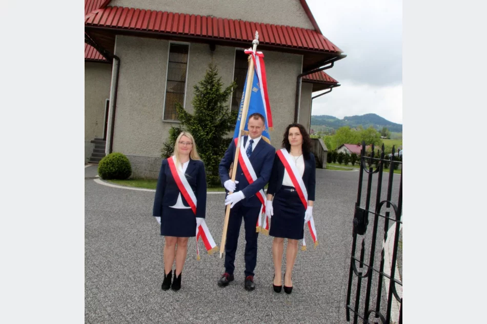 Nadanie Sztandaru Szkole w Rupniowie oraz rozstrzygnięcie Konkursu Wiedzy o Patronie - zdjęcie 11