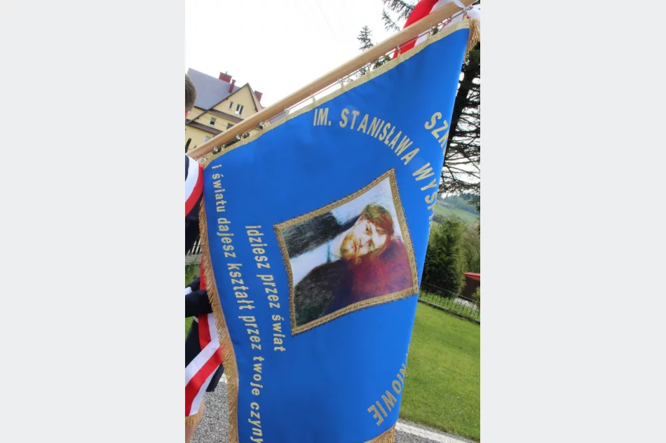 Nadanie Sztandaru Szkole w Rupniowie oraz rozstrzygnięcie Konkursu Wiedzy o Patronie - zdjęcie 12