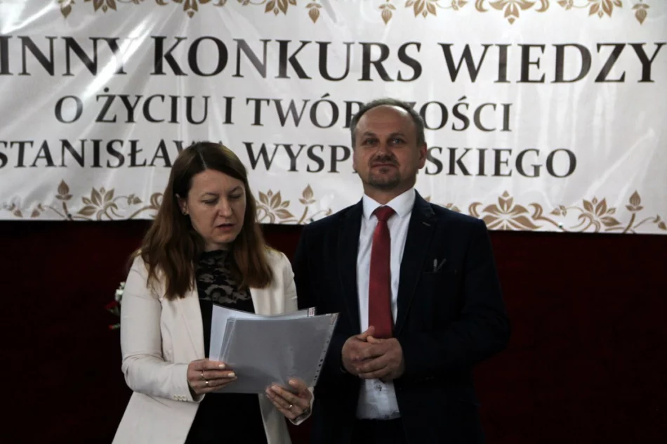 Nadanie Sztandaru Szkole w Rupniowie oraz rozstrzygnięcie Konkursu Wiedzy o Patronie - zdjęcie 17