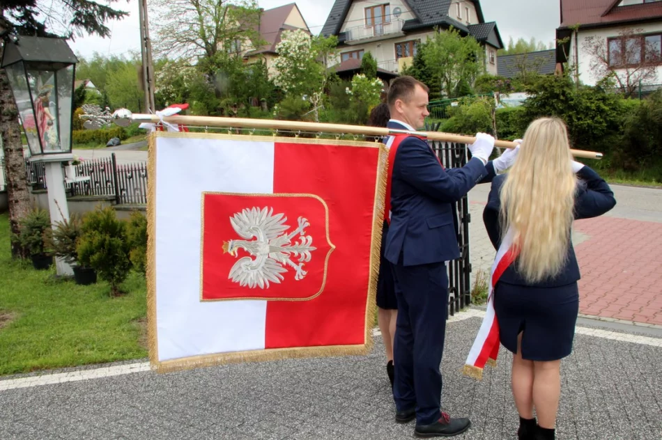 Uroczyste nadanie sztandaru szkole - zdjęcie 5