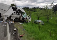 Na Zakopiance zderzyły się 4 pojazdy. 1 osoba nie żyje, 9 zostało rannych - zdjęcie główne