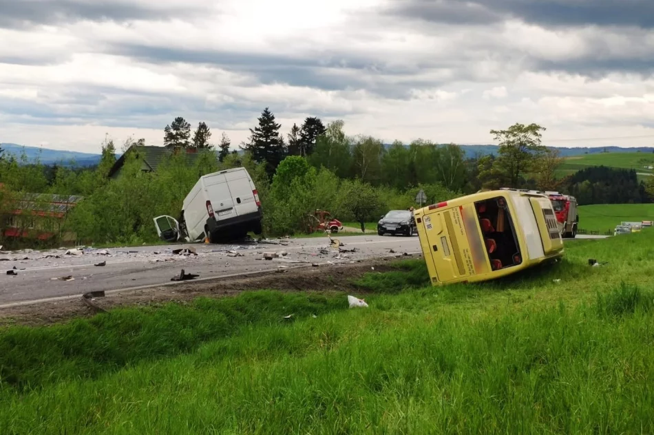 Na Zakopiance zderzyły się 4 pojazdy. 1 osoba nie żyje, 9 zostało rannych - zdjęcie 2