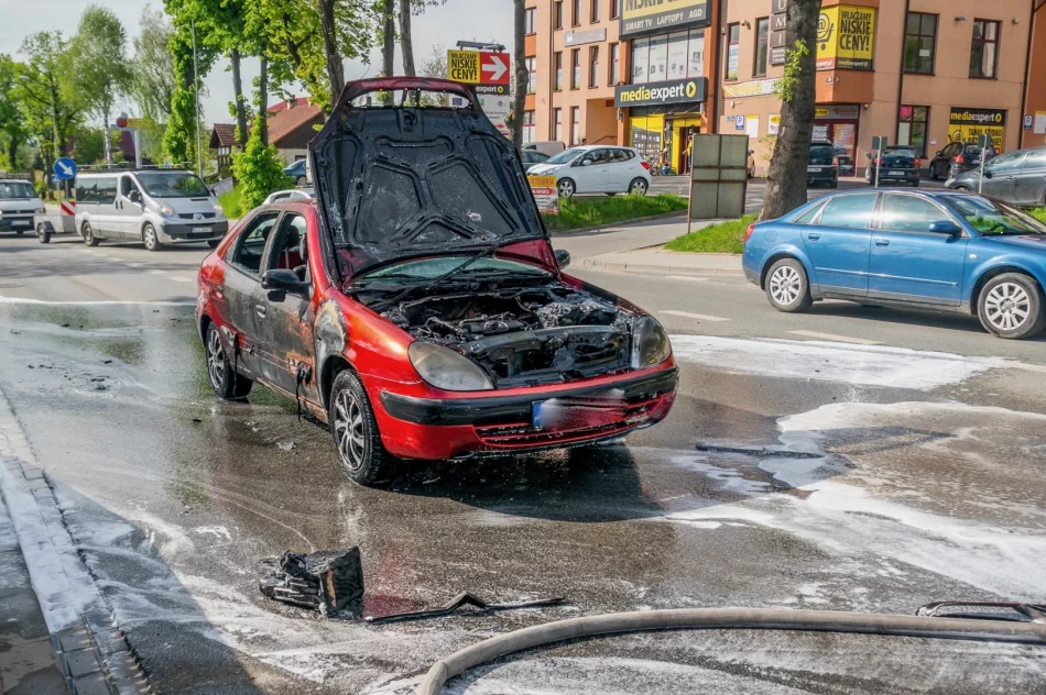 Płonął samochód na ulicy Piłsudskiego - zdjęcie 2