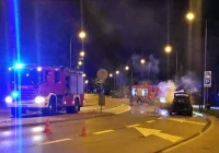 Nocny pożar samochodu - zdjęcie główne