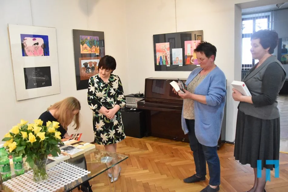 Agata Kołakowska w limanowskiej bibliotece - zdjęcie 2