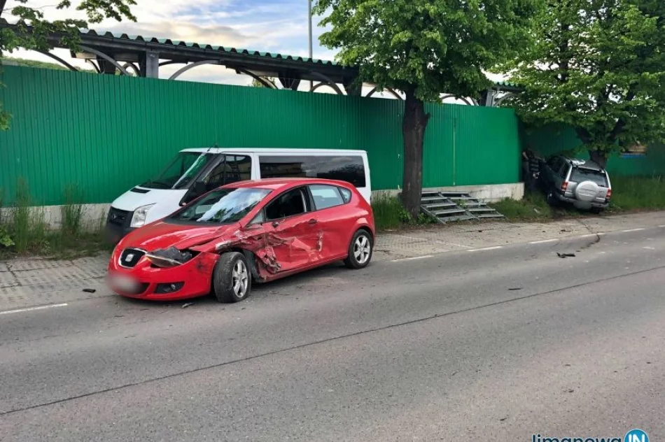 50-latek  zasłabł za kierownicą. Nagranie z momentu kolizji - zdjęcie 2